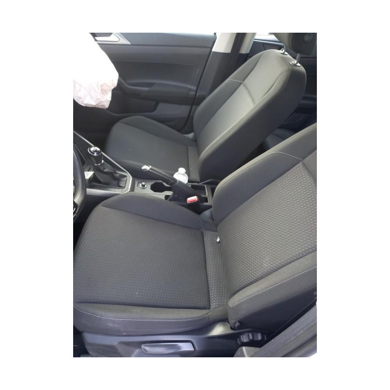 Enjoliveur de phare droit VOLKSWAGEN POLO 6 PHASE 1 d’occasion