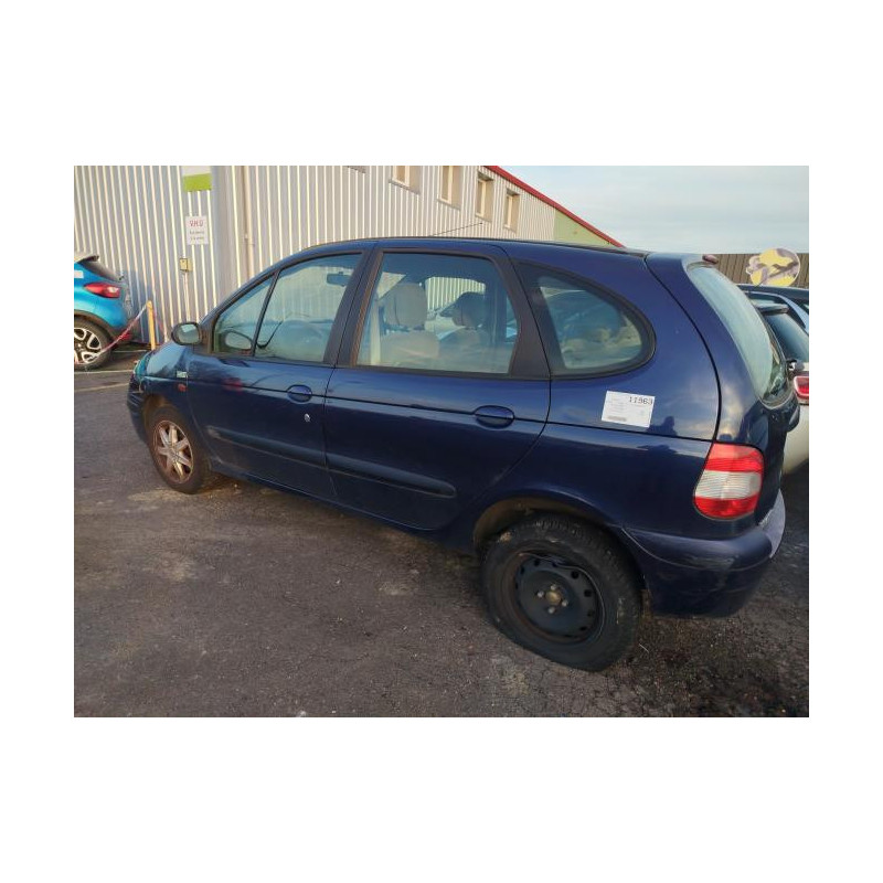 Pare boue avant gauche RENAULT SCENIC 1 PHASE 2 d’occasion