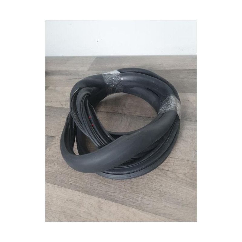 Joint de porte arriere gauche RENAULT CLIO 4 PHASE 1 d’occasion