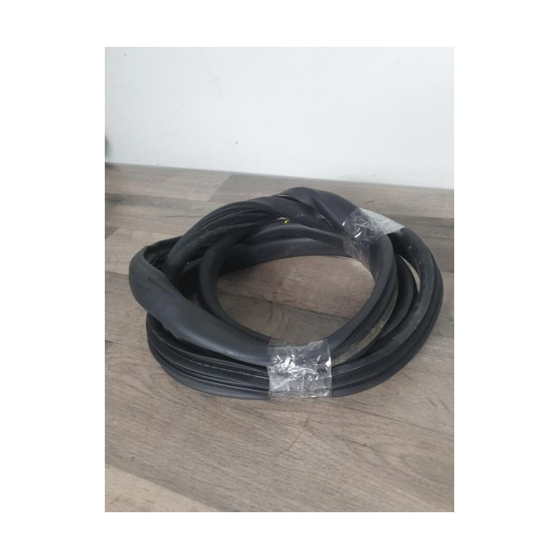 Joint de porte arriere gauche RENAULT CLIO 4 PHASE 1 d’occasion