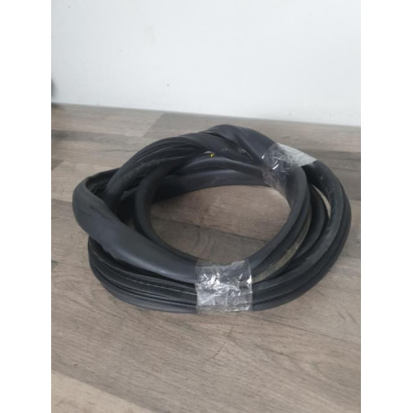 Joint de porte arriere gauche RENAULT CLIO 4 PHASE 1 d’occasion