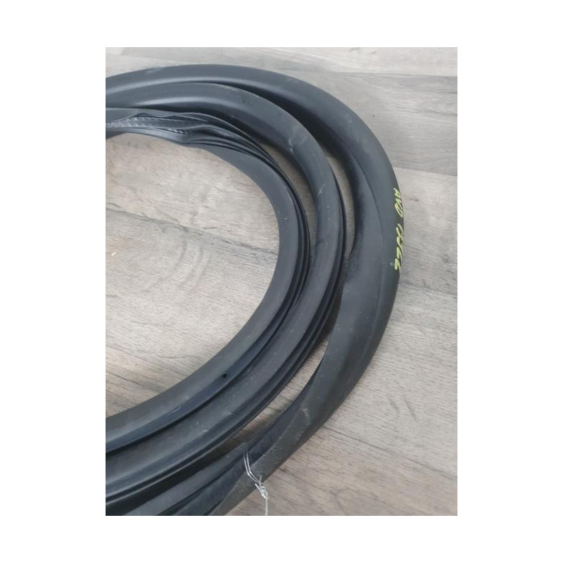Joint de porte avant droite RENAULT CLIO 4 PHASE 1 d’occasion
