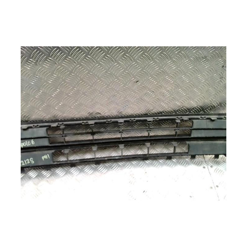 Grille de pare choc VOLKSWAGEN POLO 6 PHASE 1 d’occasion