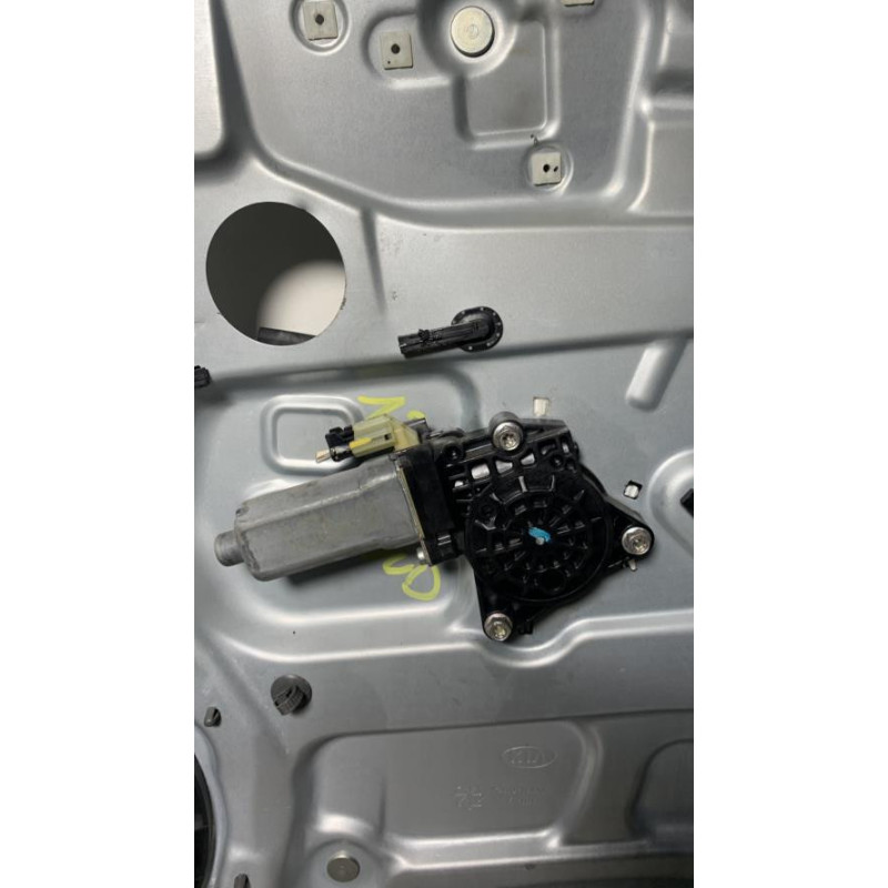 Leve vitre electrique avant droit KIA CARENS 3 d’occasion