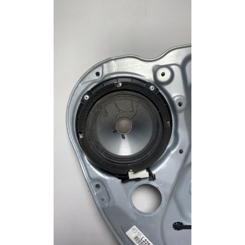 Leve vitre electrique avant gauche KIA CARENS 3 d’occasion
