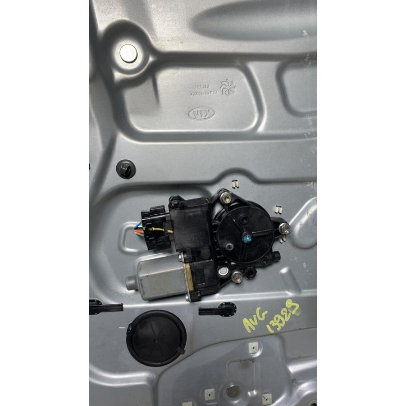 Leve vitre electrique avant gauche KIA CARENS 3 d’occasion