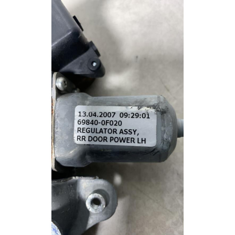 Leve vitre electrique arriere gauche TOYOTA COROLLA VERSO 2 PHASE 2 d’occasion