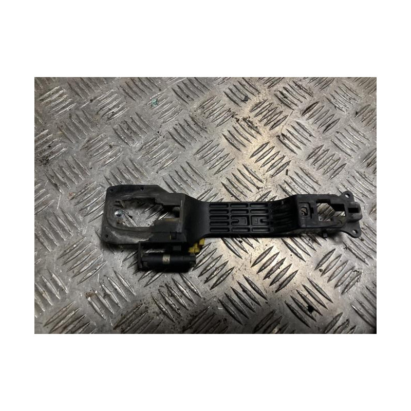 Support poignee porte avant gauche TOYOTA YARIS 2 PHASE 1 d’occasion