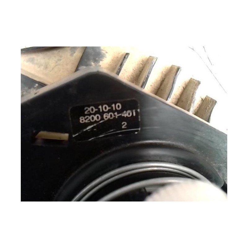 Treuil de roue de secours RENAULT CLIO 3 PHASE 1 d’occasion