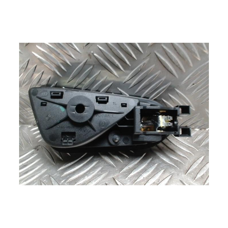 Poignee interieur avant gauche RENAULT CLIO 5 PHASE 1 d’occasion