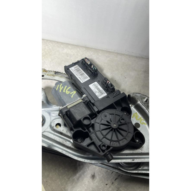 Leve vitre electrique avant gauche RENAULT MEGANE 3 PHASE 1 COUPE d’occasion