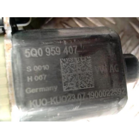 Leve vitre electrique arriere gauche VOLKSWAGEN POLO 6 PHASE 1 d’occasion