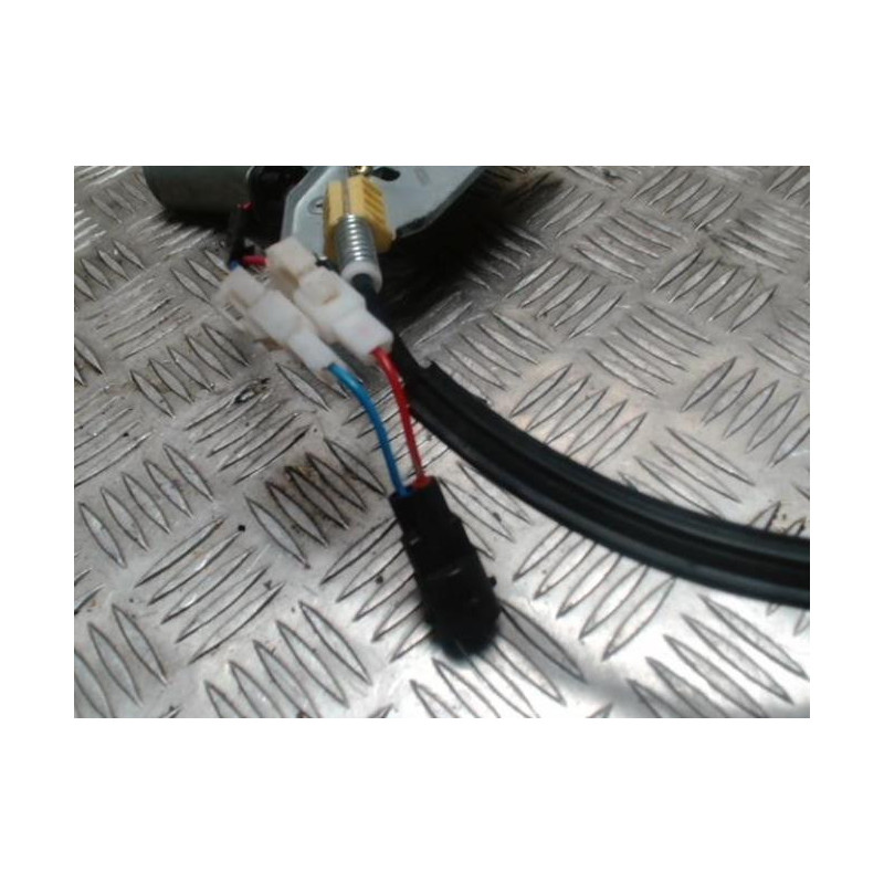 Leve vitre electrique avant gauche RENAULT CLIO 2 CAMPUS PHASE 2 d’occasion