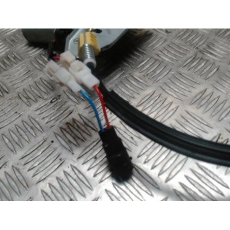 Leve vitre electrique avant gauche RENAULT CLIO 2 CAMPUS PHASE 2 d’occasion
