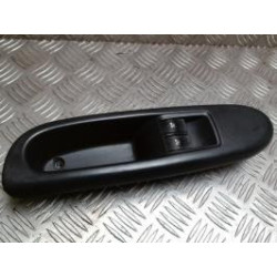 Interrupteur de leve vitre avant gauche RENAULT CLIO 2 PHASE 2 d’occasion