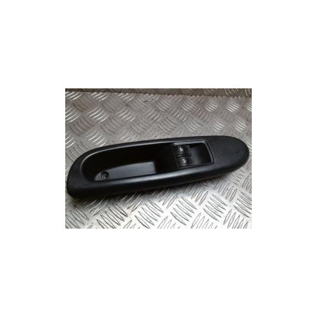 Interrupteur de leve vitre avant gauche RENAULT CLIO 2 PHASE 2 d’occasion