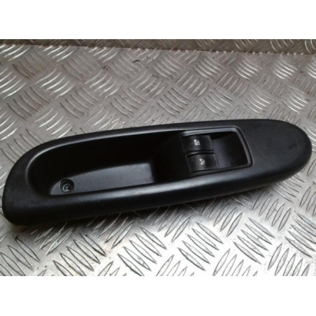 Interrupteur de leve vitre avant gauche RENAULT CLIO 2 PHASE 2 d’occasion