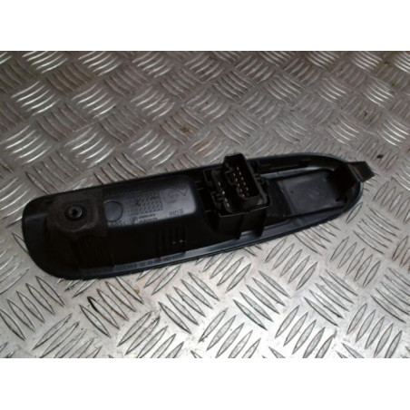 Interrupteur de leve vitre avant gauche RENAULT CLIO 2 PHASE 2 d’occasion