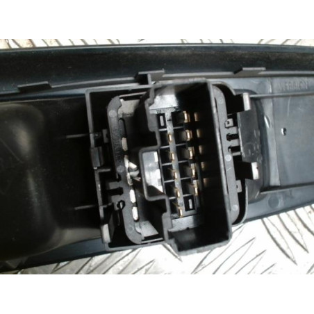 Interrupteur de leve vitre avant gauche RENAULT CLIO 2 PHASE 2 d’occasion