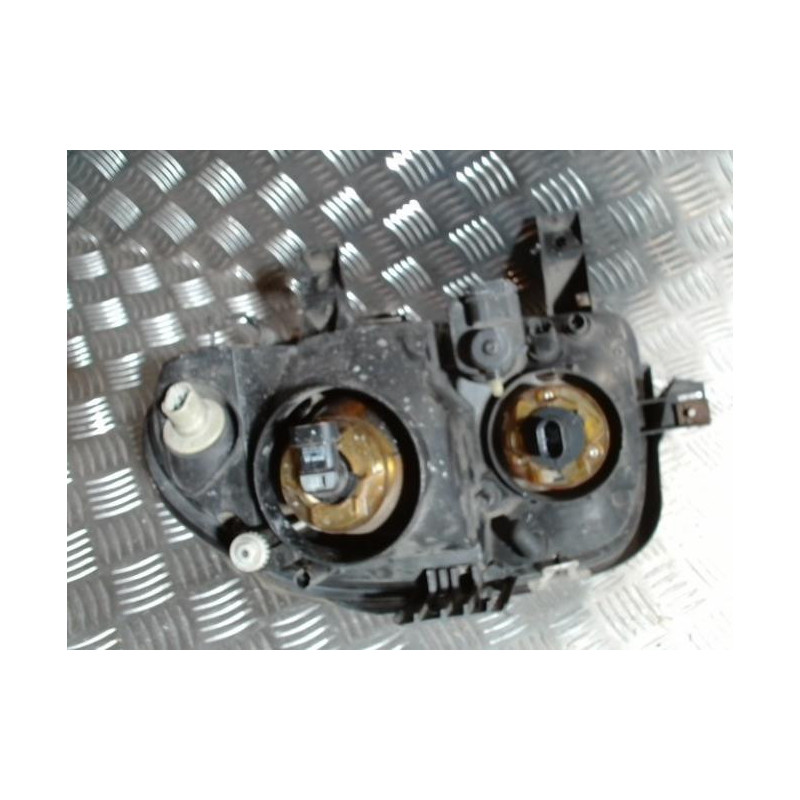 Optique avant principal droit (feux)(phare) RENAULT CLIO 2 PHASE 1 d’occasion