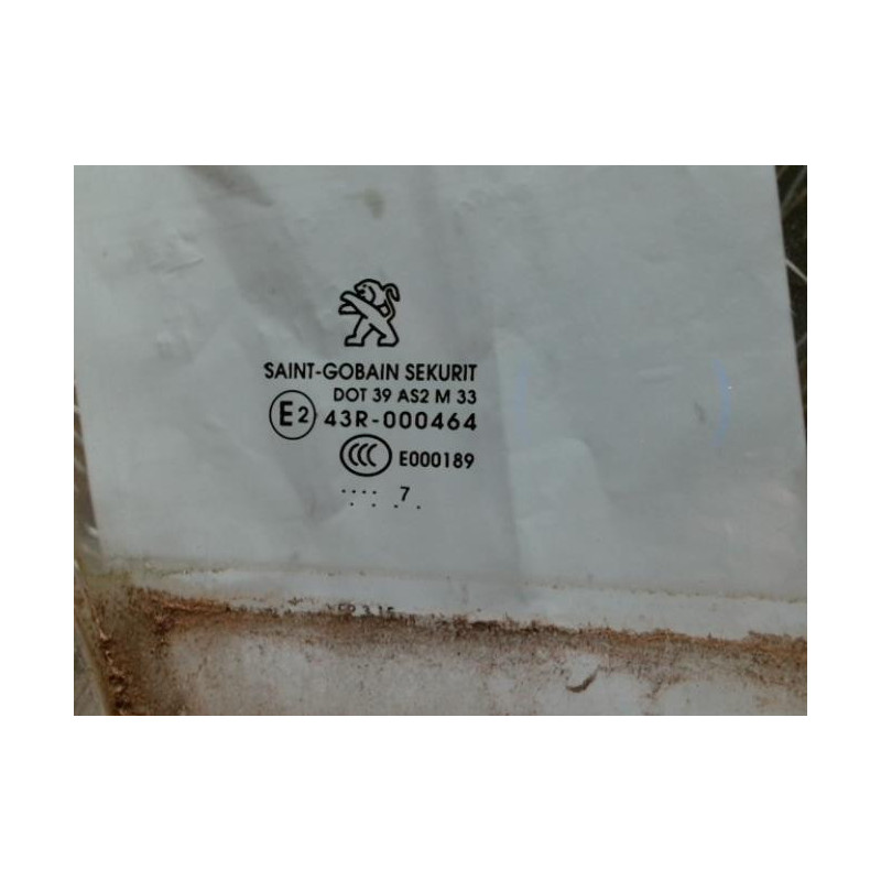 Vitre avant droit PEUGEOT 208 1 PHASE 2 d’occasion