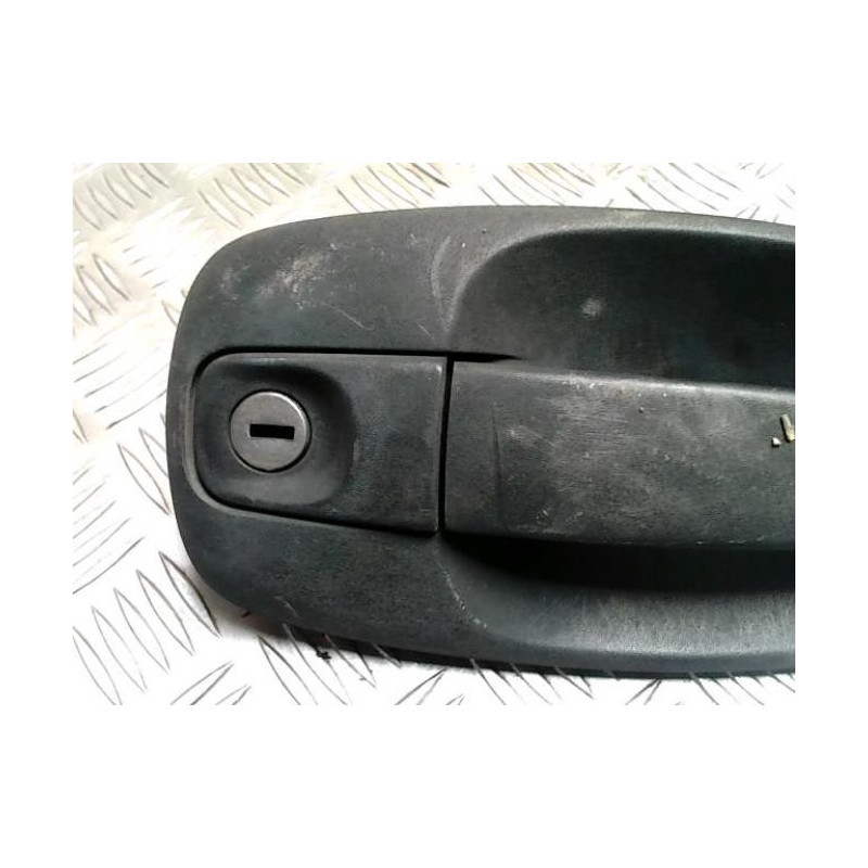 Poignee porte arriere gauche RENAULT TRAFIC 2 PHASE 1 d’occasion