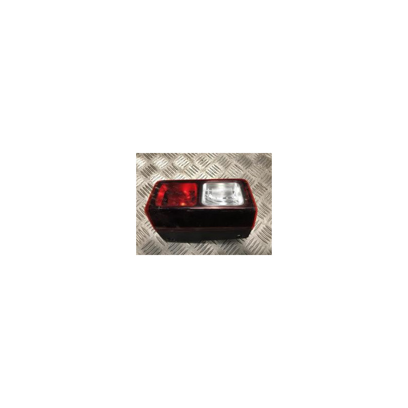Feu arriere secondaire droit (feux) RENAULT TRAFIC 3 COURT PHASE 2 d’occasion
