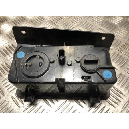 Feu arriere secondaire droit (feux) RENAULT TRAFIC 3 COURT PHASE 2 d’occasion