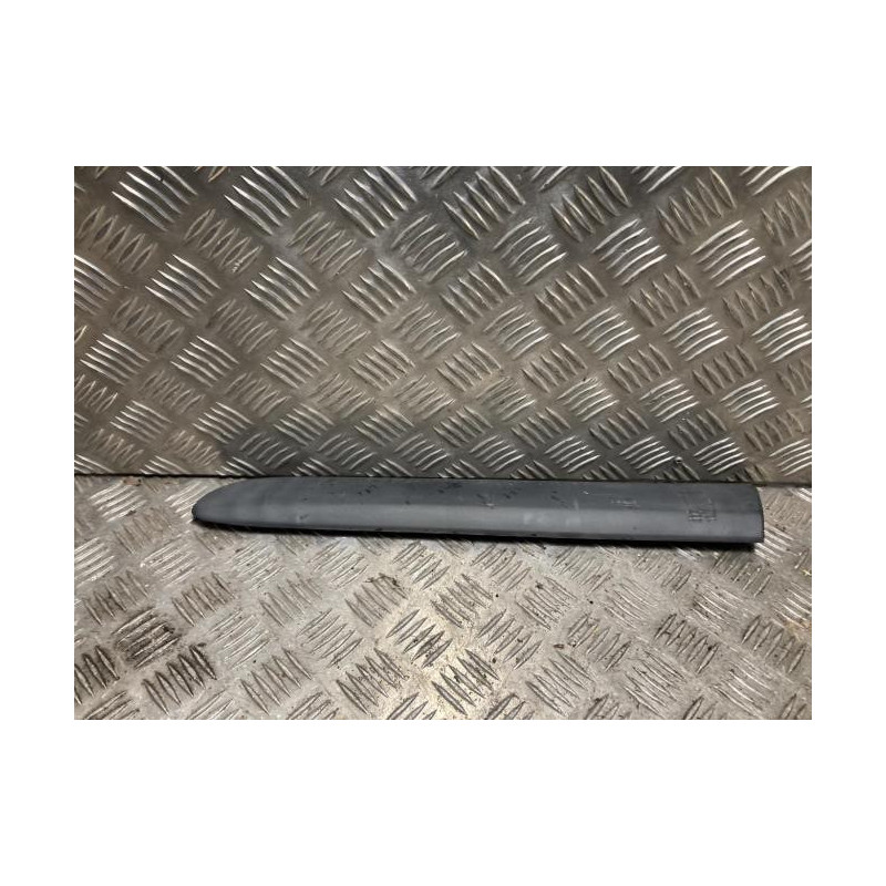 Baguette de porte arriere gauche  RENAULT CLIO 2 CAMPUS PHASE 2 d’occasion