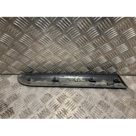 Baguette de porte arriere gauche  RENAULT CLIO 2 CAMPUS PHASE 2 d’occasion
