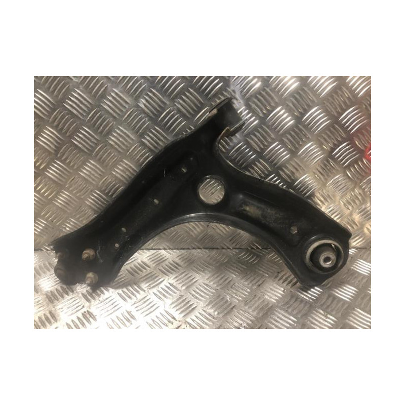 Triangle avant droit VOLKSWAGEN POLO 5 PHASE 1 d’occasion