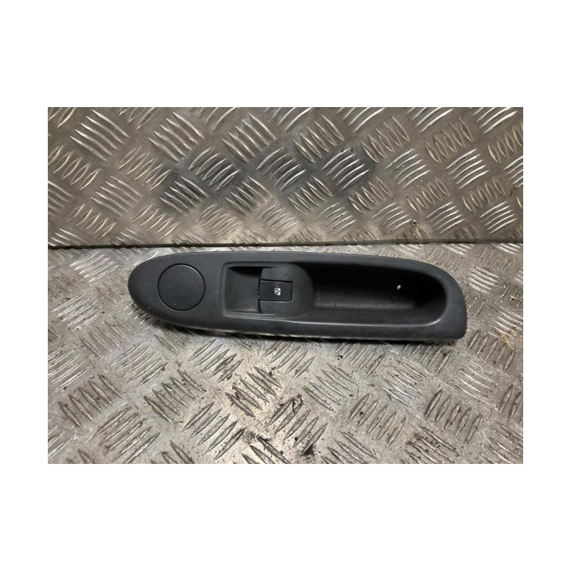 Interrupteur de leve vitre avant droit RENAULT CLIO 2 CAMPUS PHASE 2 d’occasion
