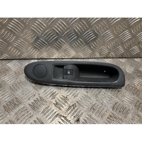 Interrupteur de leve vitre avant droit RENAULT CLIO 2 CAMPUS PHASE 2 d’occasion