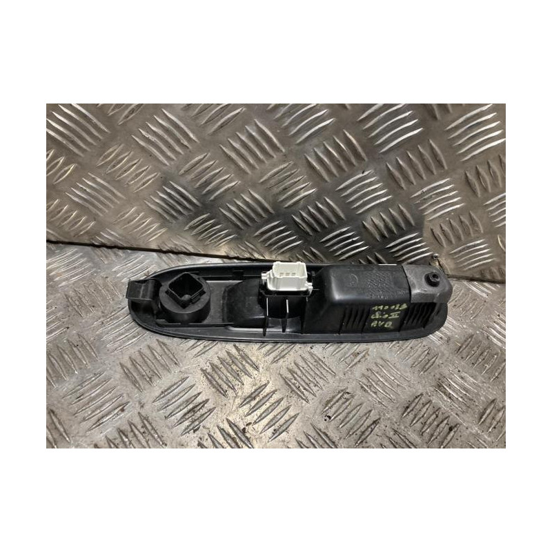 Interrupteur de leve vitre avant droit RENAULT CLIO 2 CAMPUS PHASE 2 d’occasion
