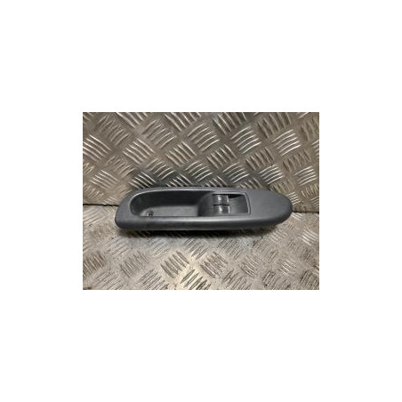 Interrupteur de leve vitre avant gauche RENAULT CLIO 2 CAMPUS PHASE 2 d’occasion