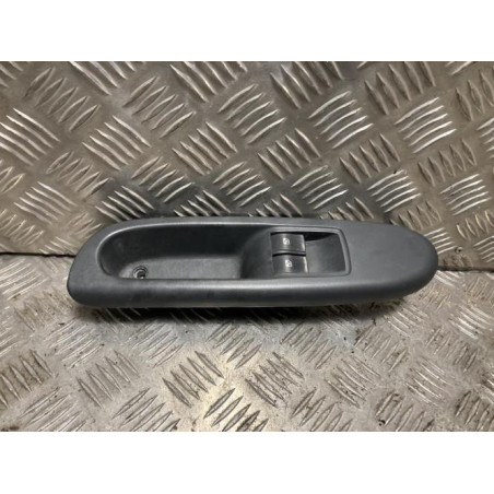 Interrupteur de leve vitre avant gauche RENAULT CLIO 2 CAMPUS PHASE 2 d’occasion