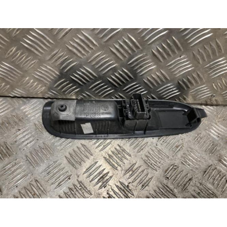 Interrupteur de leve vitre avant gauche RENAULT CLIO 2 CAMPUS PHASE 2 d’occasion