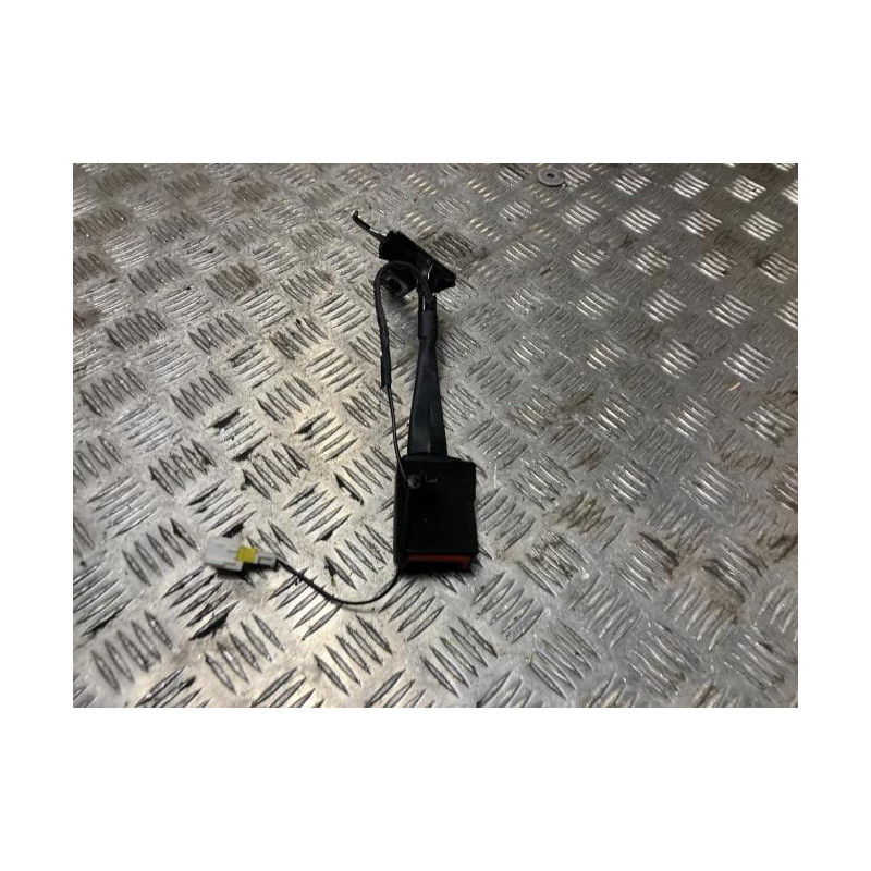 Attache ceinture avant droit CITROEN C4 CACTUS d’occasion