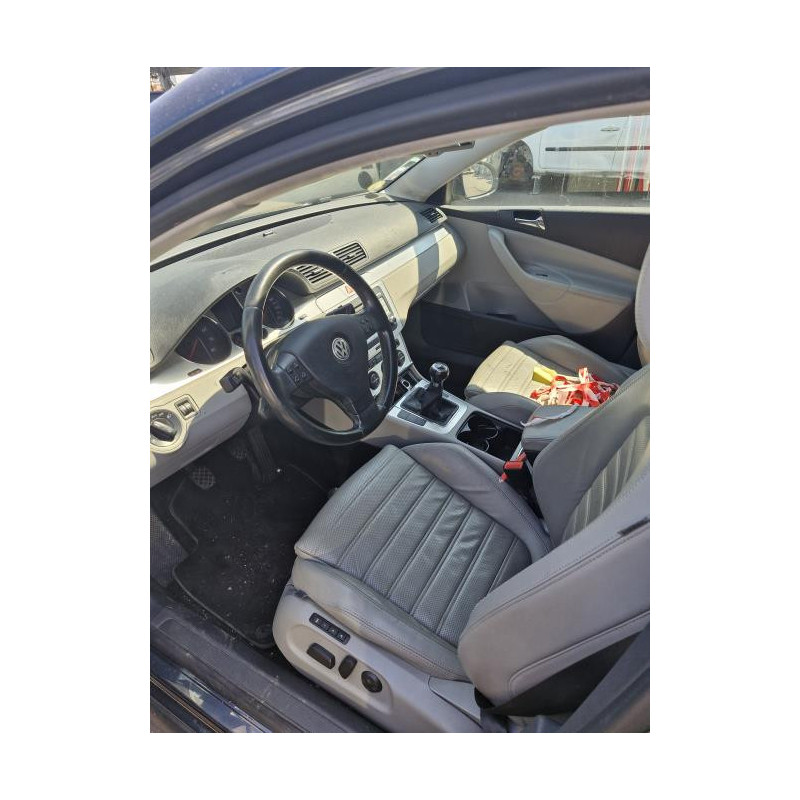 Feu arriere secondaire droit (feux) VOLKSWAGEN PASSAT 5 BREAK d’occasion