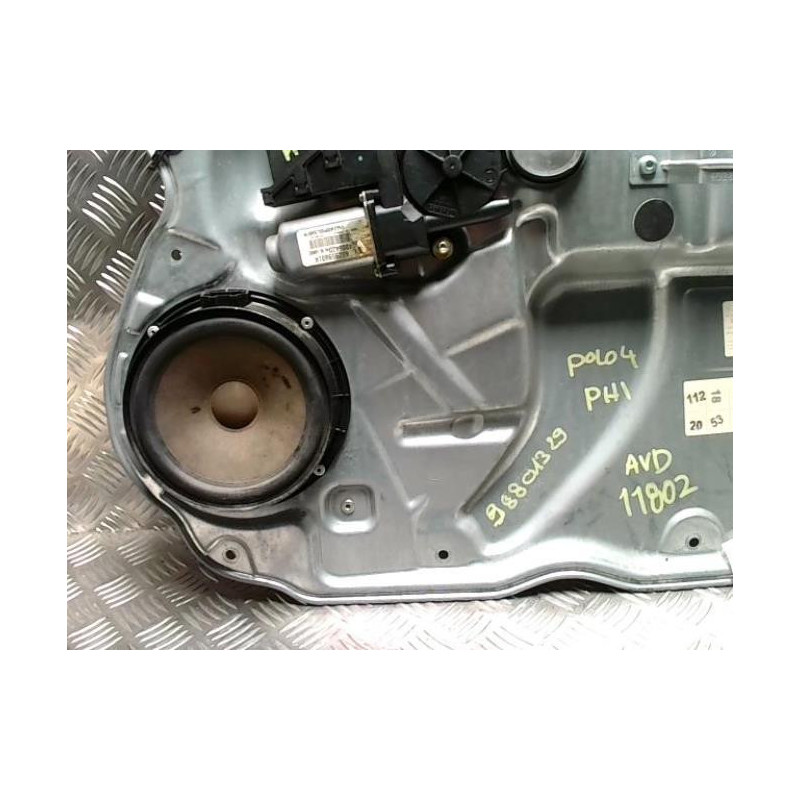 Leve vitre electrique avant droit VOLKSWAGEN POLO 4 PHASE 1 d’occasion
