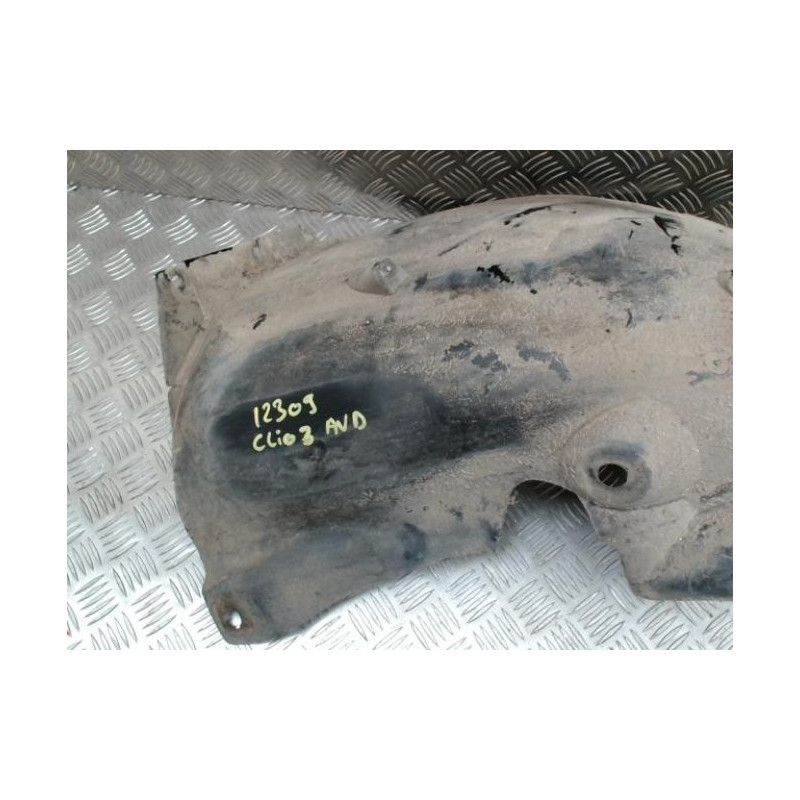 Pare boue avant droit RENAULT CLIO 3 PHASE 1 BREAK d’occasion