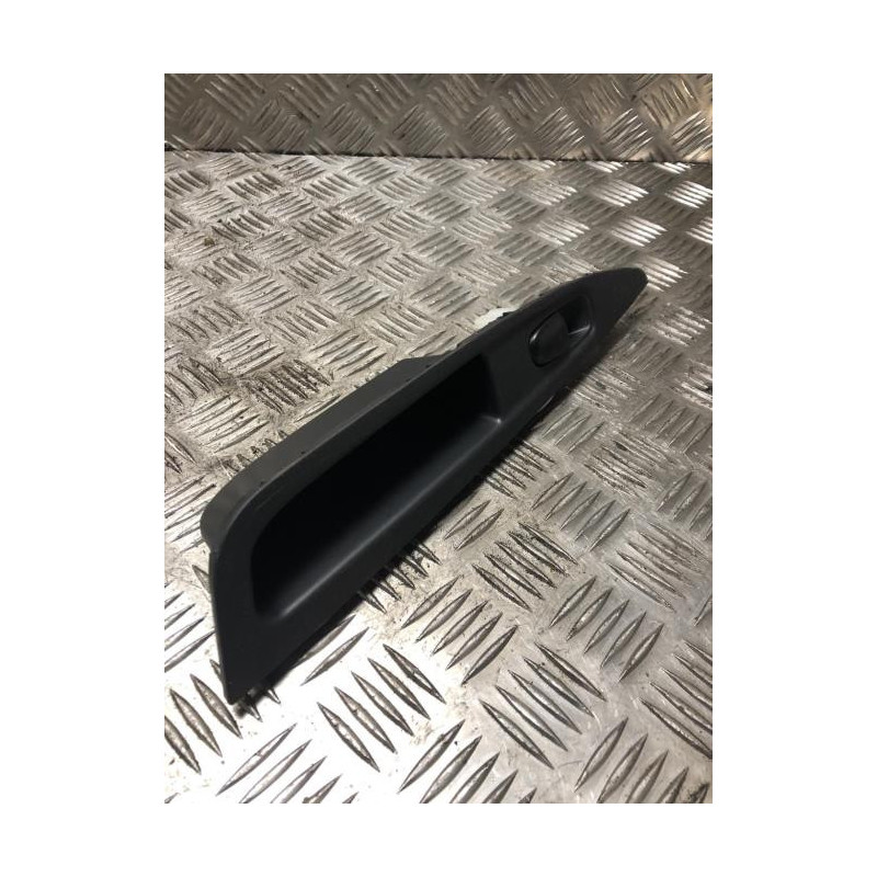Interrupteur de leve vitre arriere droit NISSAN QASHQAI 2 PHASE 1 d’occasion