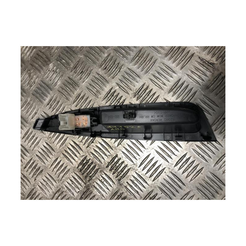 Interrupteur de leve vitre arriere droit NISSAN QASHQAI 2 PHASE 1 d’occasion