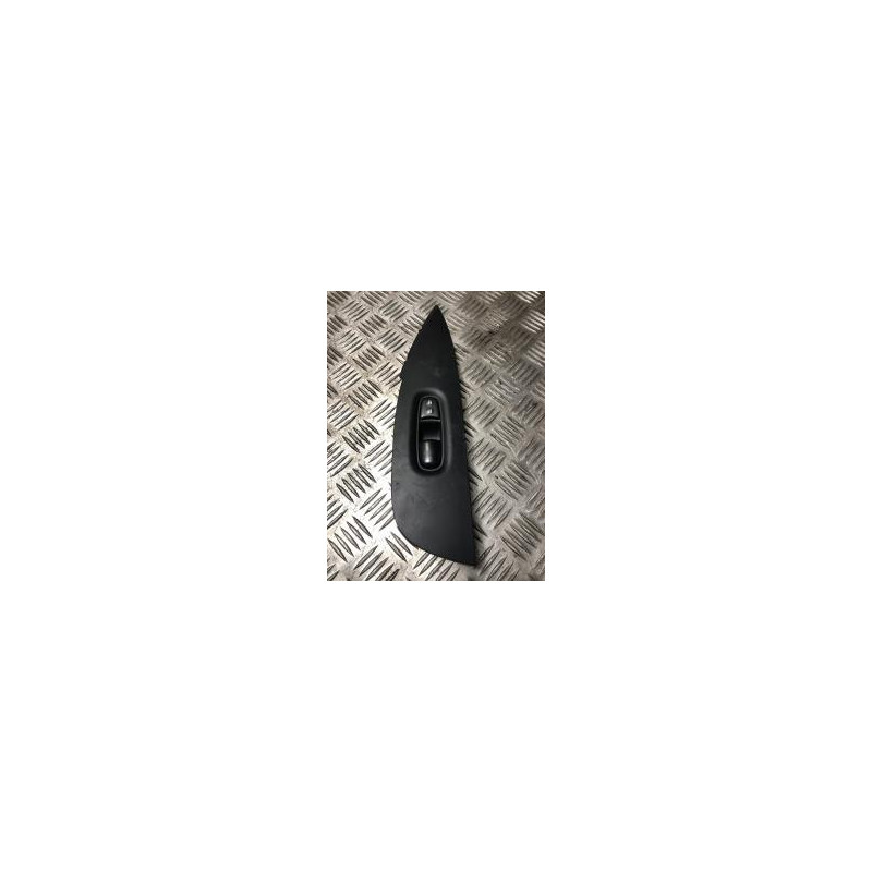 Interrupteur de leve vitre avant droit NISSAN QASHQAI 2 PHASE 1 d’occasion