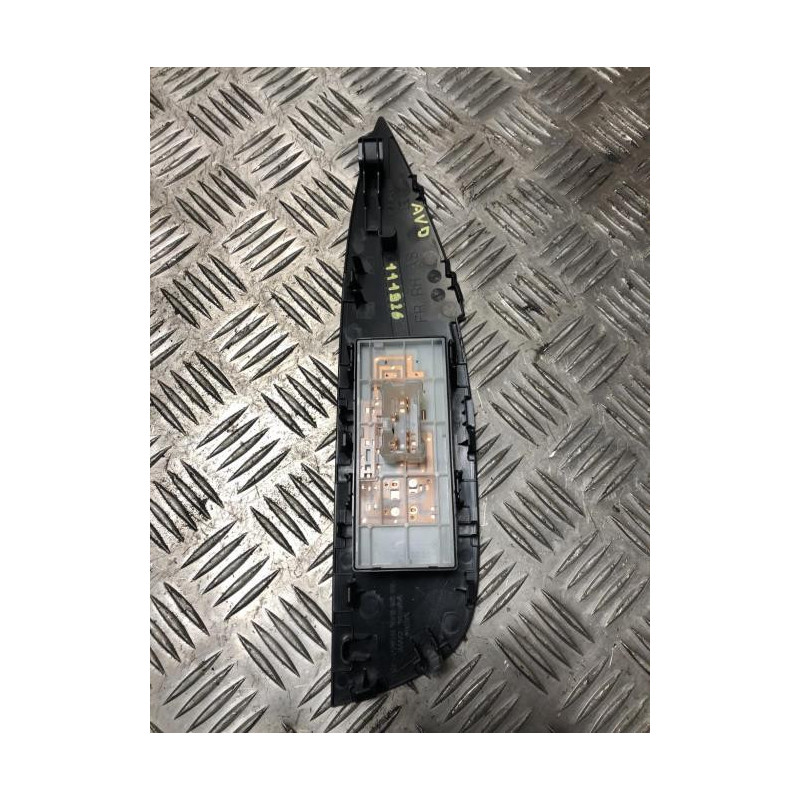 Interrupteur de leve vitre avant droit NISSAN QASHQAI 2 PHASE 1 d’occasion