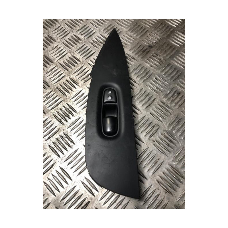 Interrupteur de leve vitre avant droit NISSAN QASHQAI 2 PHASE 1 d’occasion