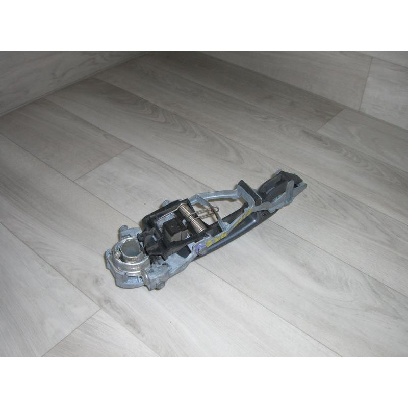 Poignee porte arriere droit VOLKSWAGEN GOLF 5 d’occasion