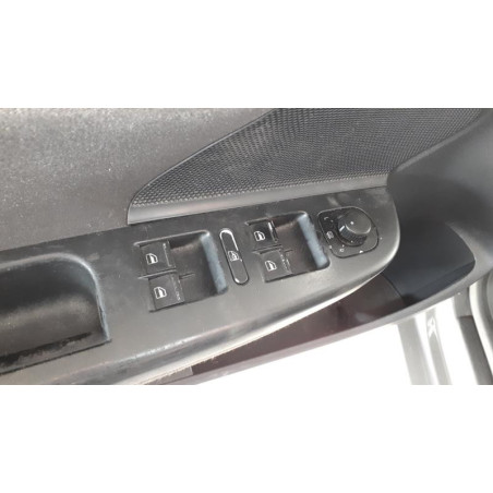 Poignee porte arriere droit VOLKSWAGEN GOLF 5 d’occasion