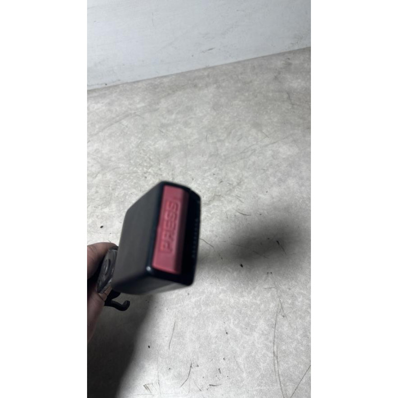 Attache ceinture arriere droit RENAULT MEGANE 3 PHASE 1 d’occasion