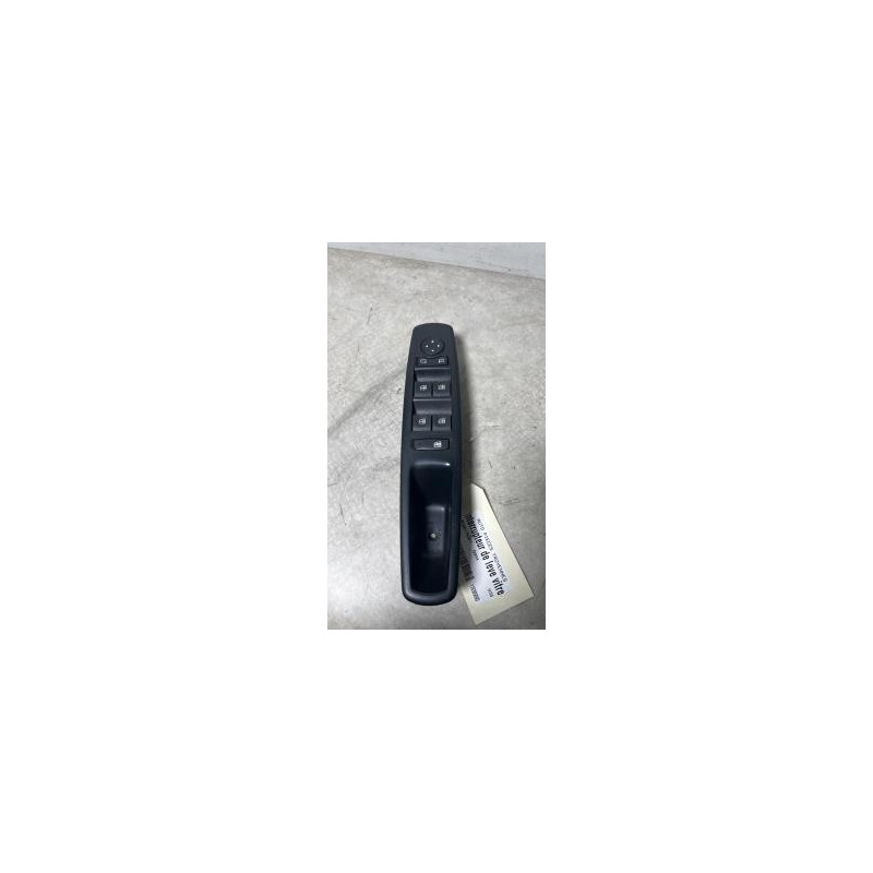 Interrupteur de leve vitre avant gauche RENAULT MEGANE 3 PHASE 1 d’occasion